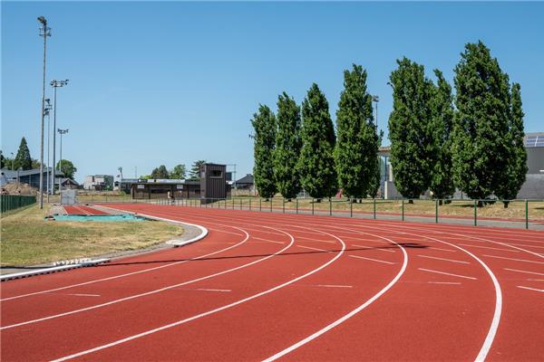 Renovatie kunststof atletiekpiste in PU - Sportinfrabouw NV